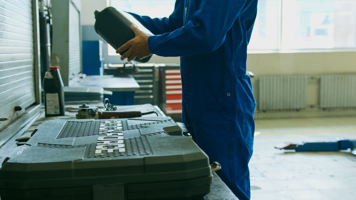 The Complete Guide to Choosing the Right Engine Oil